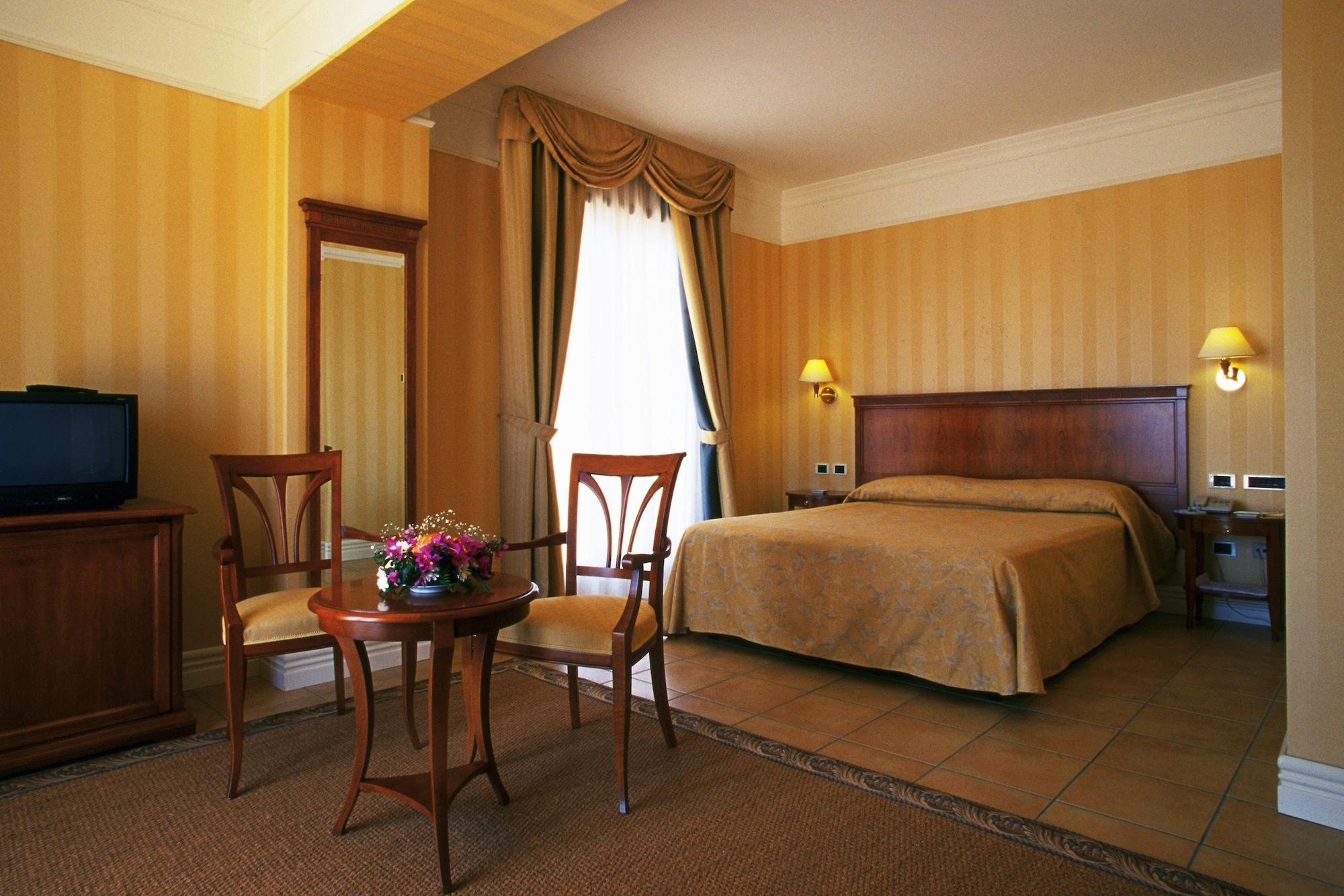 狄俄斯库湾宫殿酒店 圣莱昂 客房 照片